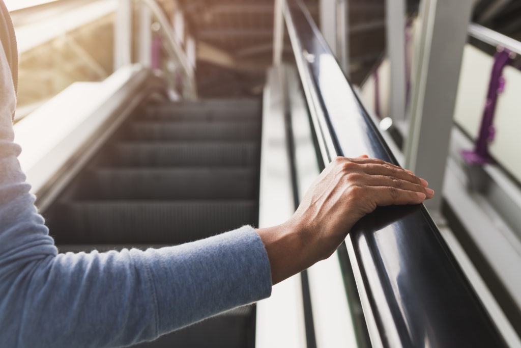 lesiones por una escalera mecánica en un casino